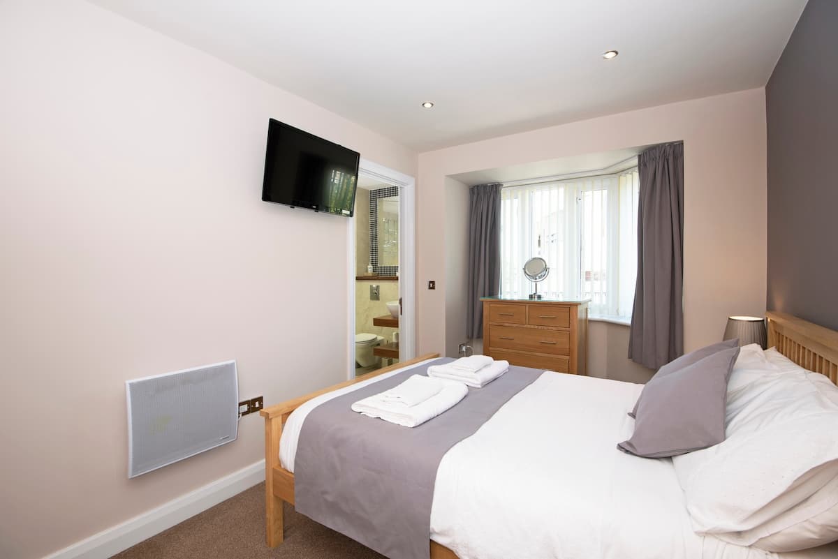 Riverview 2 Bedroom Apartment | Durham