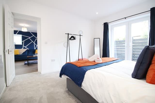 2 Bedroom Apartment Central Cardiff | Parking - View 3