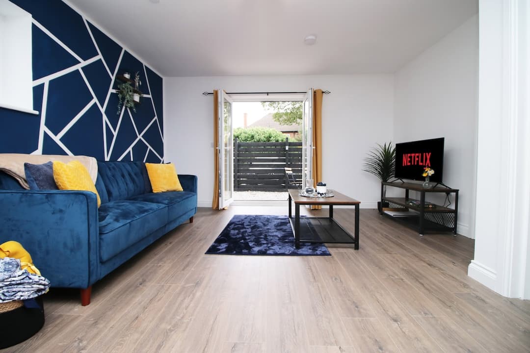 2 Bedroom Apartment Central Cardiff | Parking - View 6