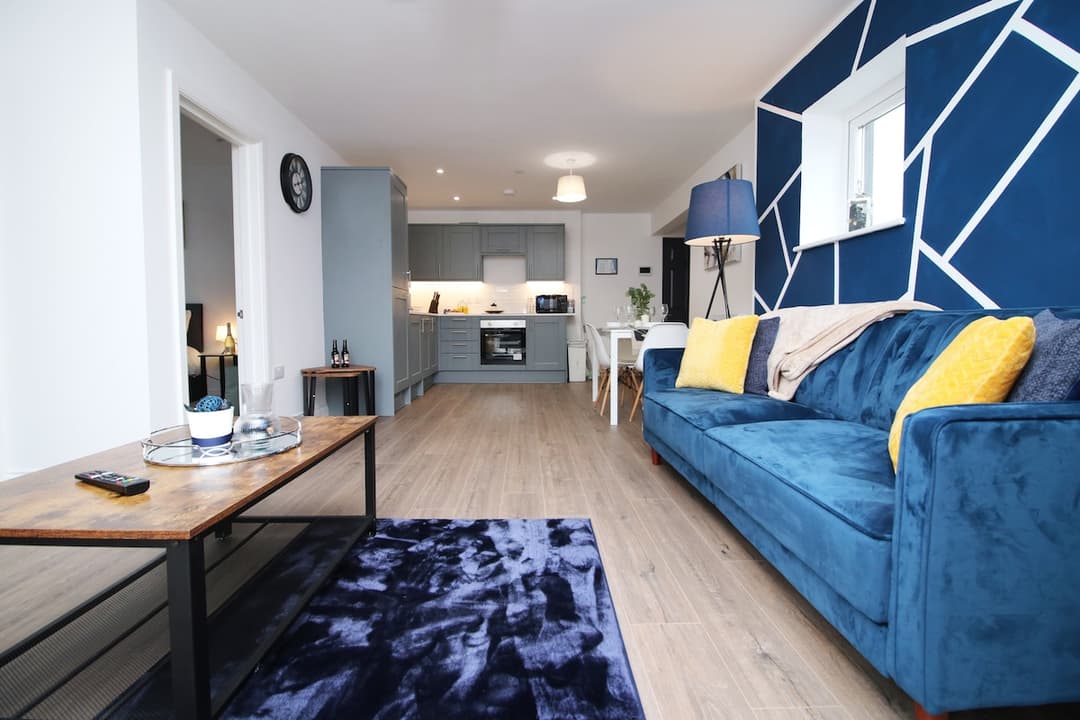 2 Bedroom Apartment Central Cardiff | Parking - View 8