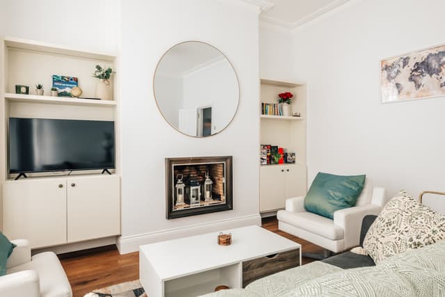Modern 4-bed Home Near Paddington - Wifi - View 3