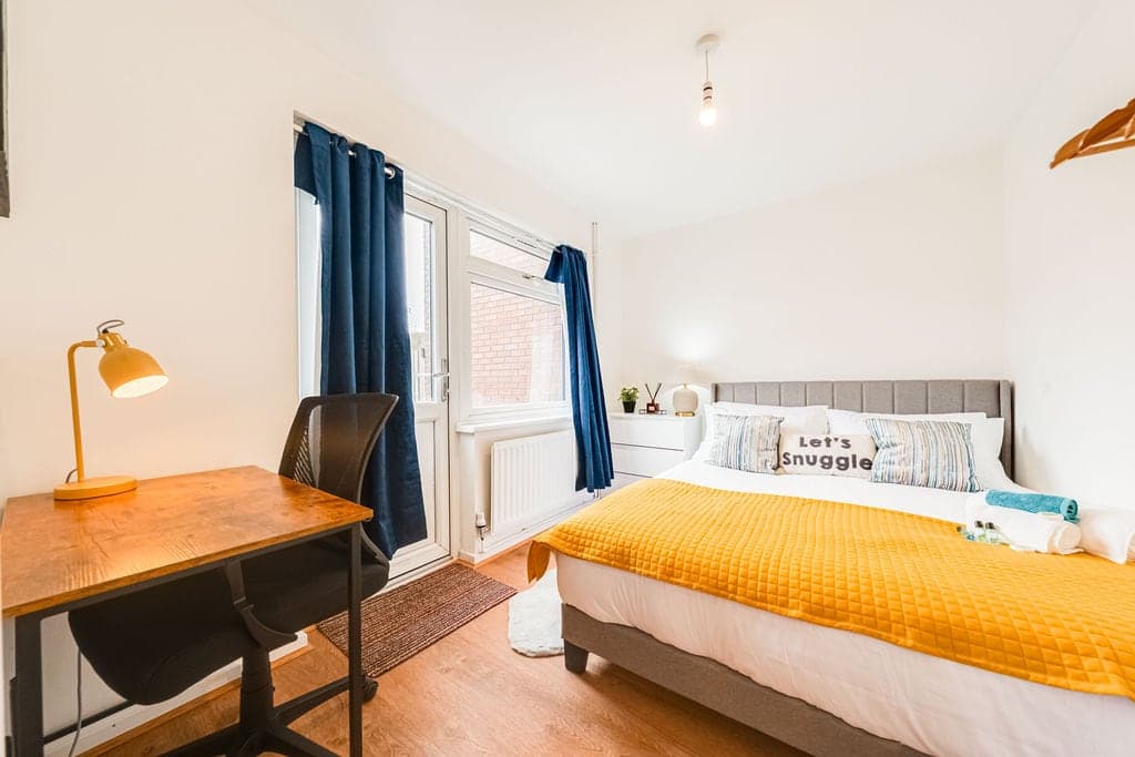 Modern Apartment Near City Airport & Excel London- Ideal For Workers And Contractors - View 5