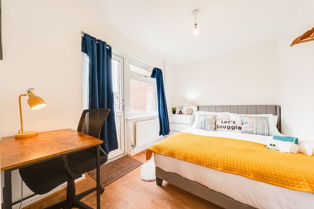 Modern Apartment Near City Airport & Excel London- Ideal For Workers And Contractors - View 4