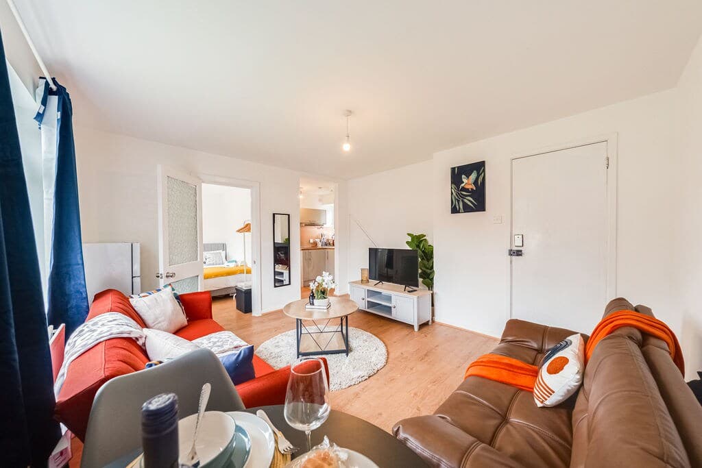 Modern Apartment Near City Airport & Excel London- Ideal For Workers And Contractors - View 4