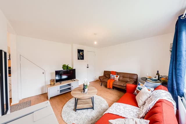 Modern Apartment Near City Airport & Excel London- Ideal For Workers And Contractors - View 2