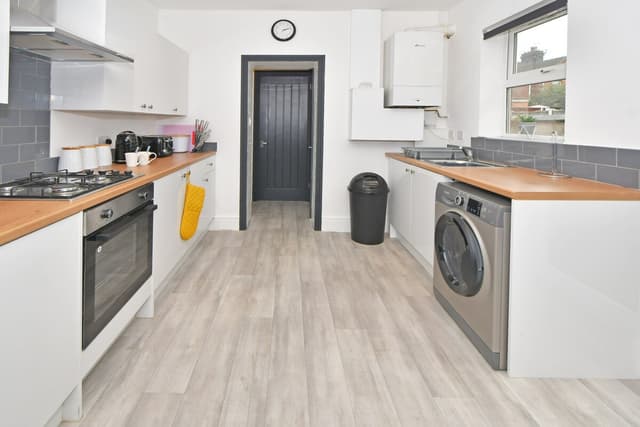 Entire 5 Bedroom 3 Bathroom Home In Cheshire East, United Kingdom - View 2