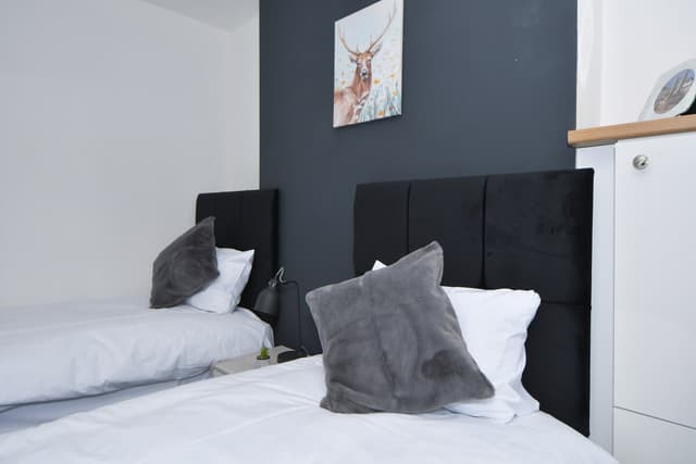 Entire 5 Bedroom 3 Bathroom Home In Cheshire East, United Kingdom - View 3