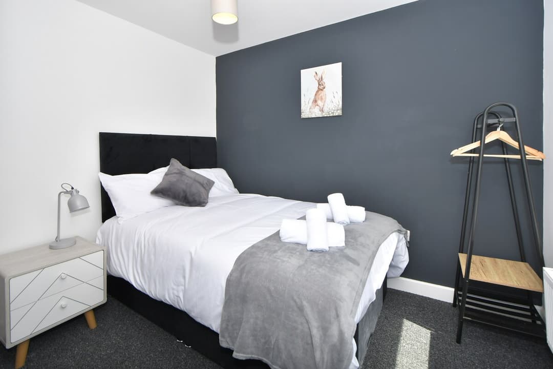 Entire 5 Bedroom 3 Bathroom Home In Cheshire East, United Kingdom - View 6