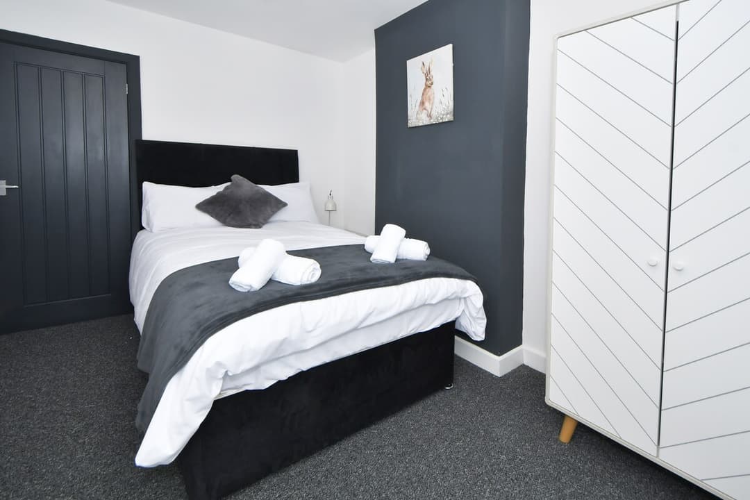 Entire 5 Bedroom 3 Bathroom Home In Cheshire East, United Kingdom - View 11