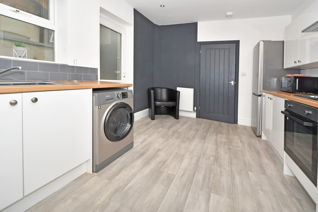 Entire 5 Bedroom 3 Bathroom Home In Cheshire East, United Kingdom - View 12