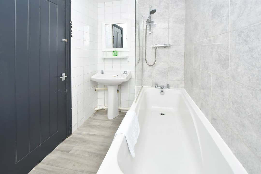 Entire 5 Bedroom 3 Bathroom Home In Cheshire East, United Kingdom - View 15