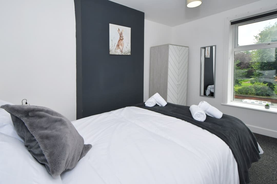 Entire 5 Bedroom 3 Bathroom Home In Cheshire East, United Kingdom - View 16