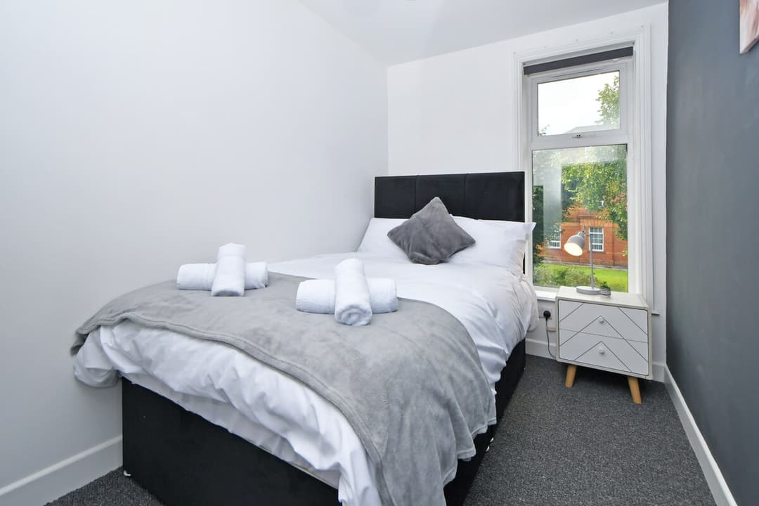 Entire 5 Bedroom 3 Bathroom Home In Cheshire East, United Kingdom - View 18