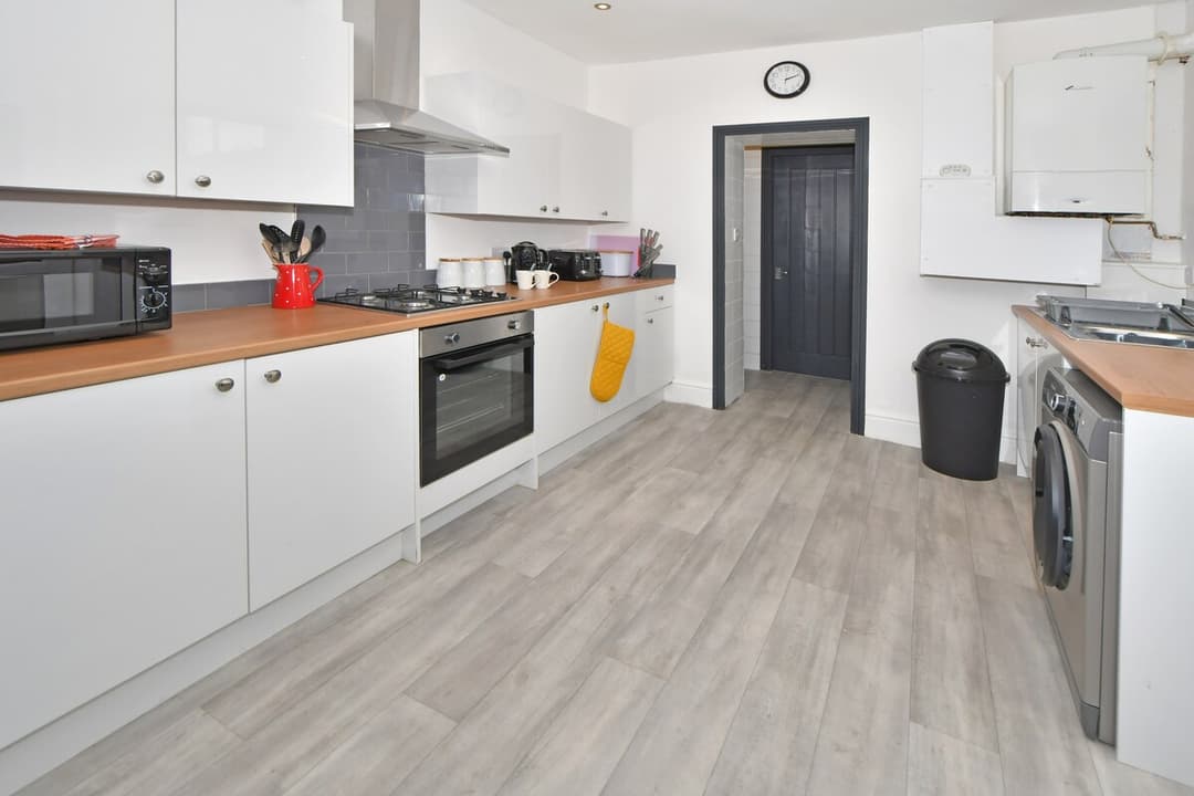 Entire 5 Bedroom 3 Bathroom Home In Cheshire East, United Kingdom - View 19