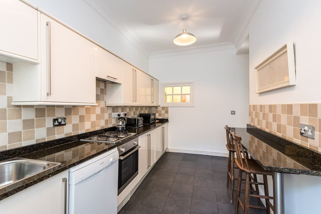Luxury 2 Bedroom Apartment 3 | Durham | Parking - View 10
