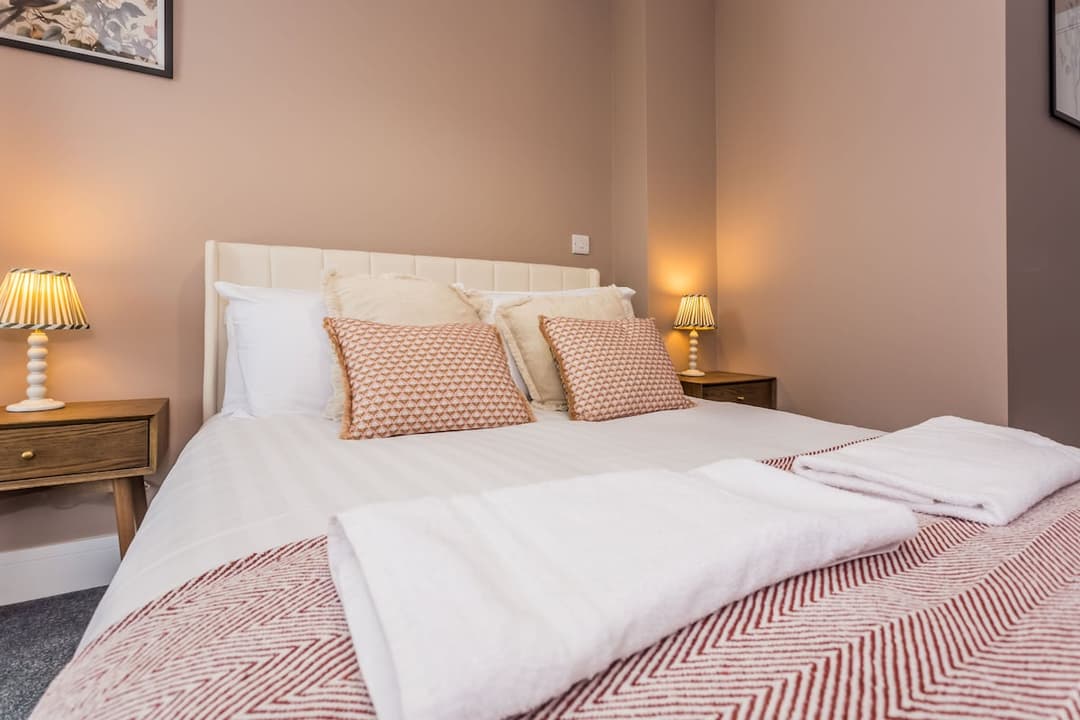 Modern 2 Bedroom Apartment | Parking | Washington - View 1