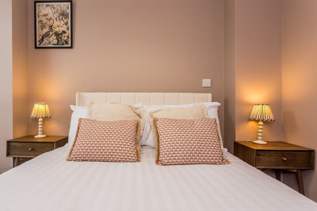 Modern 2 Bedroom Apartment | Parking | Washington - View 3