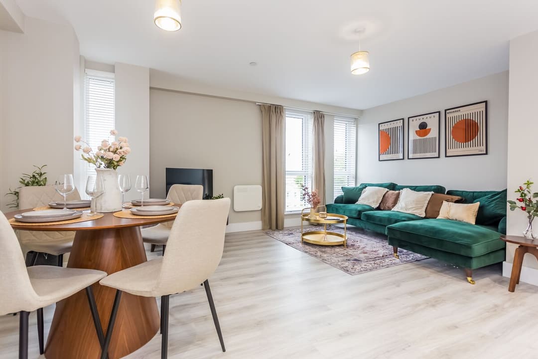 Modern 2 Bedroom Apartment | Parking | Washington - View 10