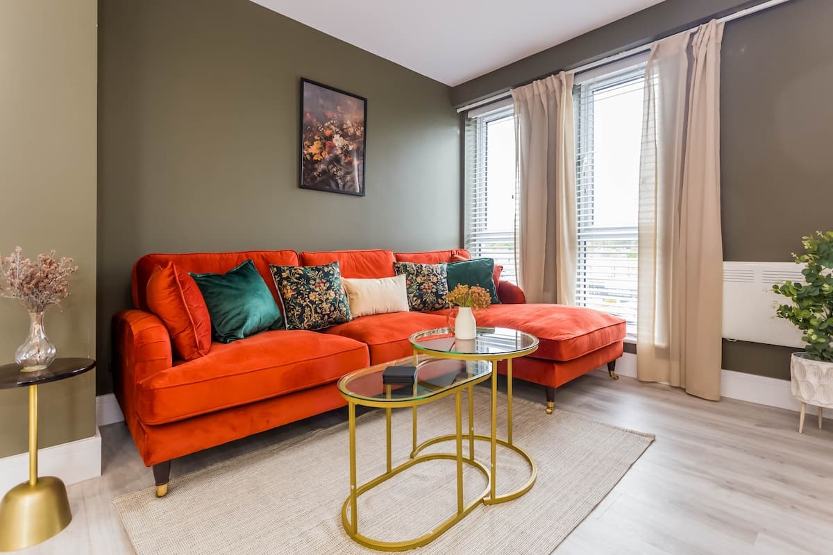 Modern 2 Bedroom Apartment | Parking | Washington