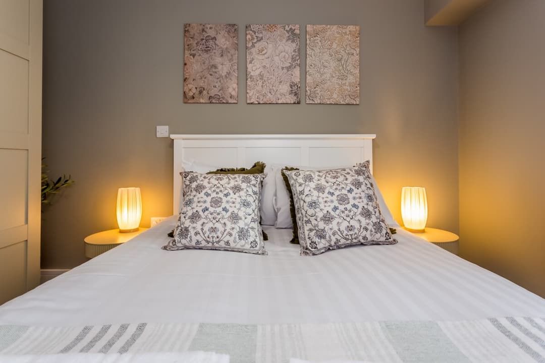 Modern 2 Bedroom Apartment | Parking | Washington - View 4