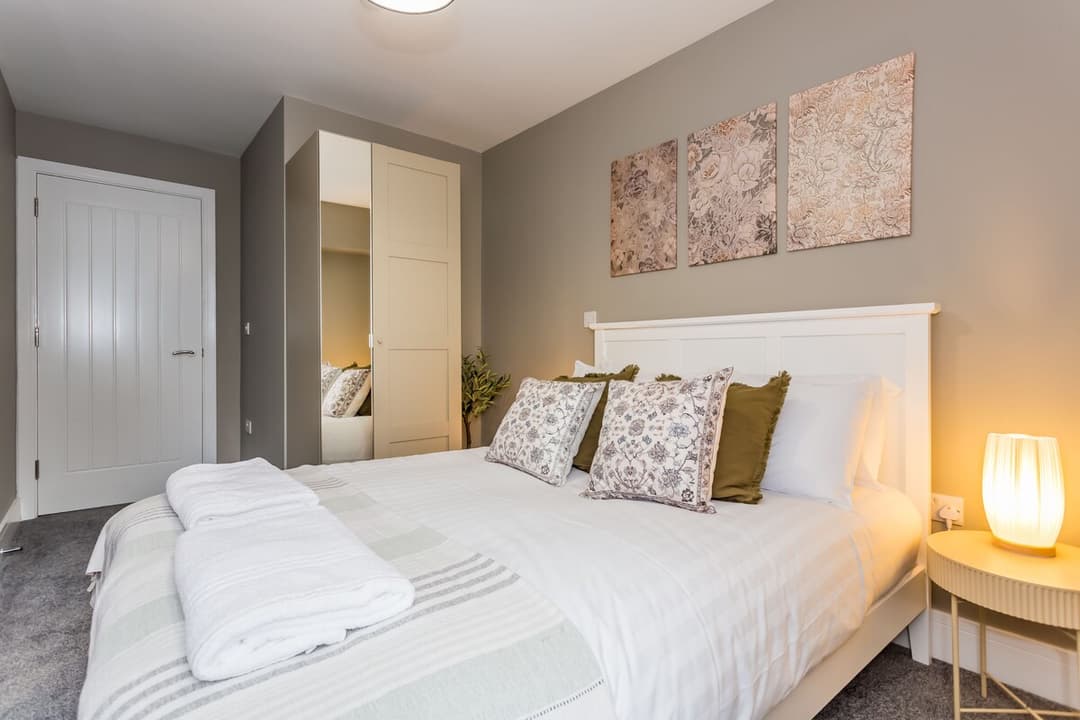 Modern 2 Bedroom Apartment | Parking | Washington - View 5
