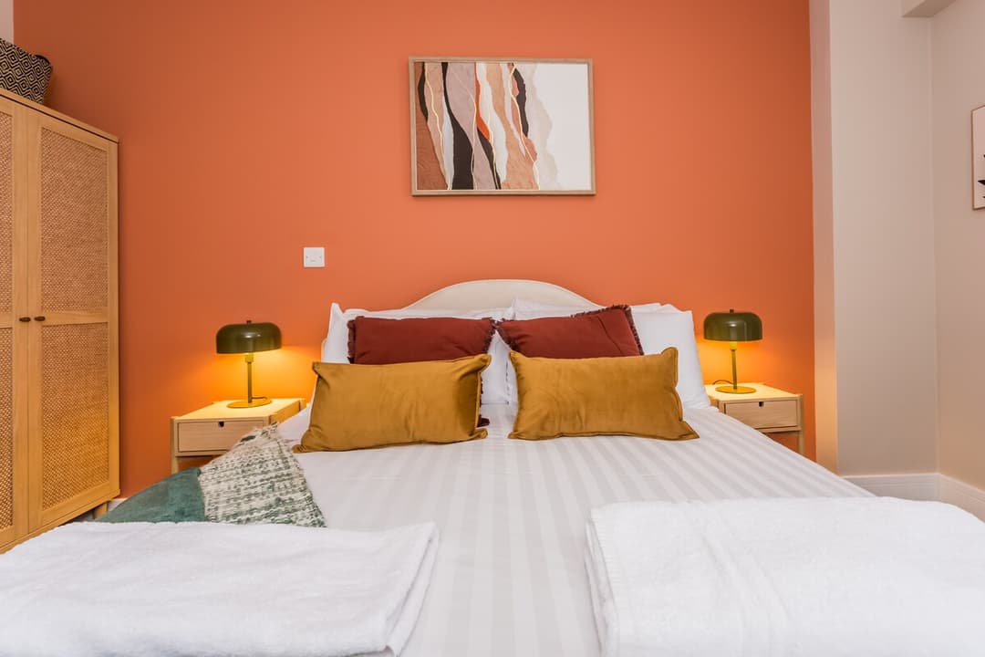 Modern 2 Bedroom Apartment | Parking | Washington - View 8