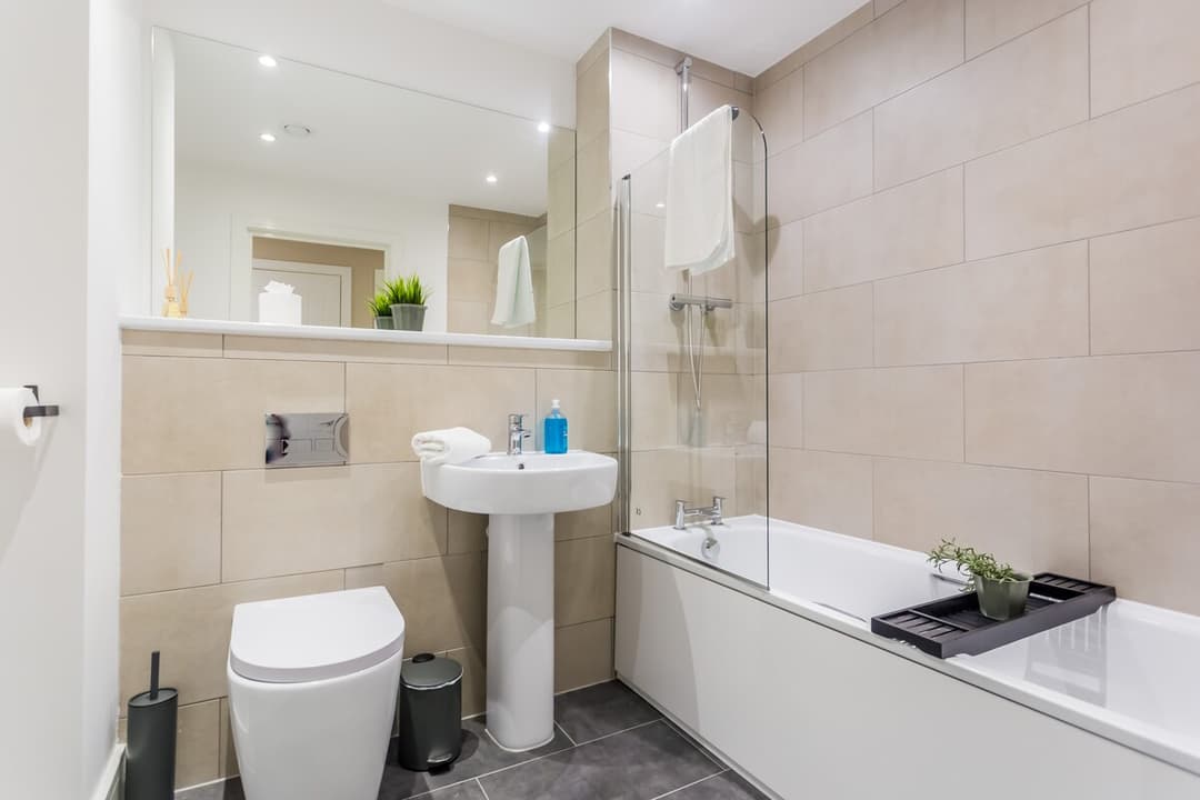 Modern 2 Bedroom Apartment | Parking | Washington - View 9