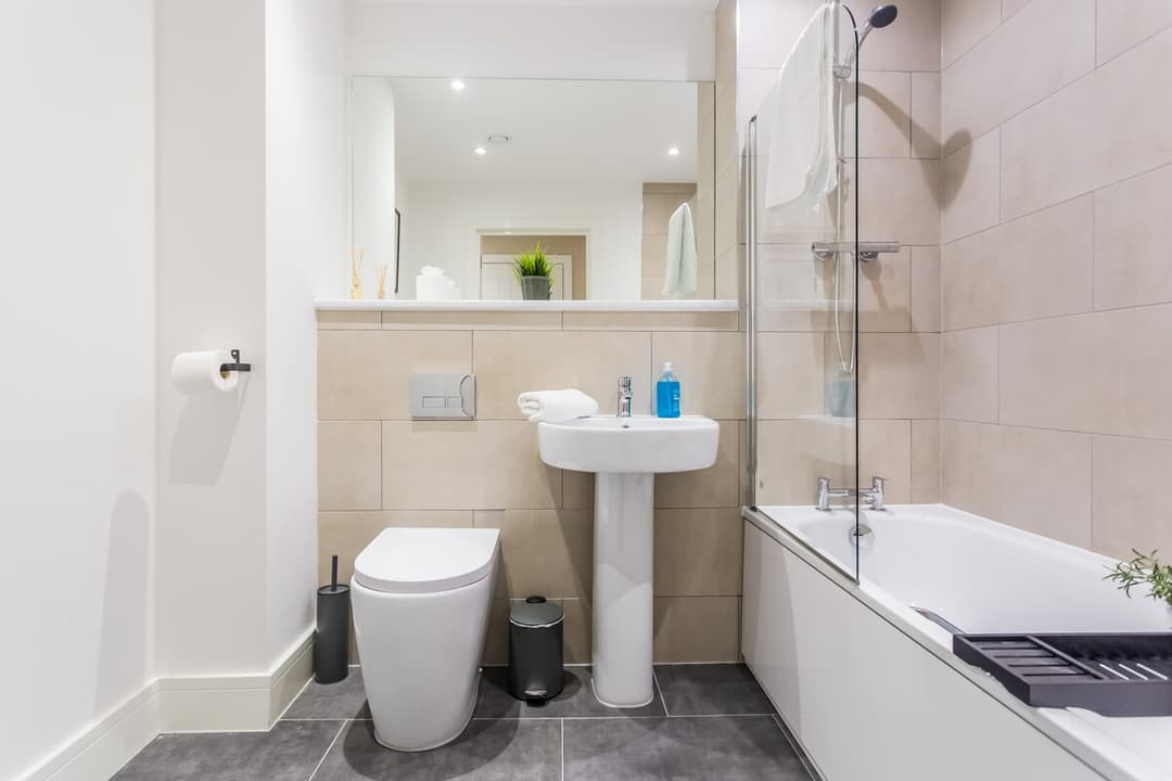 Modern 2 Bedroom Apartment | Parking | Washington - View 10