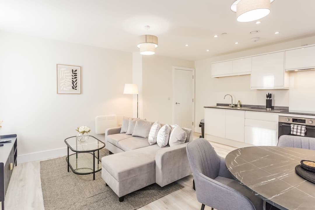Modern 2 Bedroom Apartment | Parking | Washington - View 7