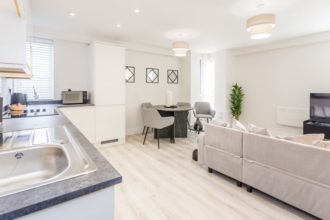 Modern 2 Bedroom Apartment | Parking | Washington - View 9