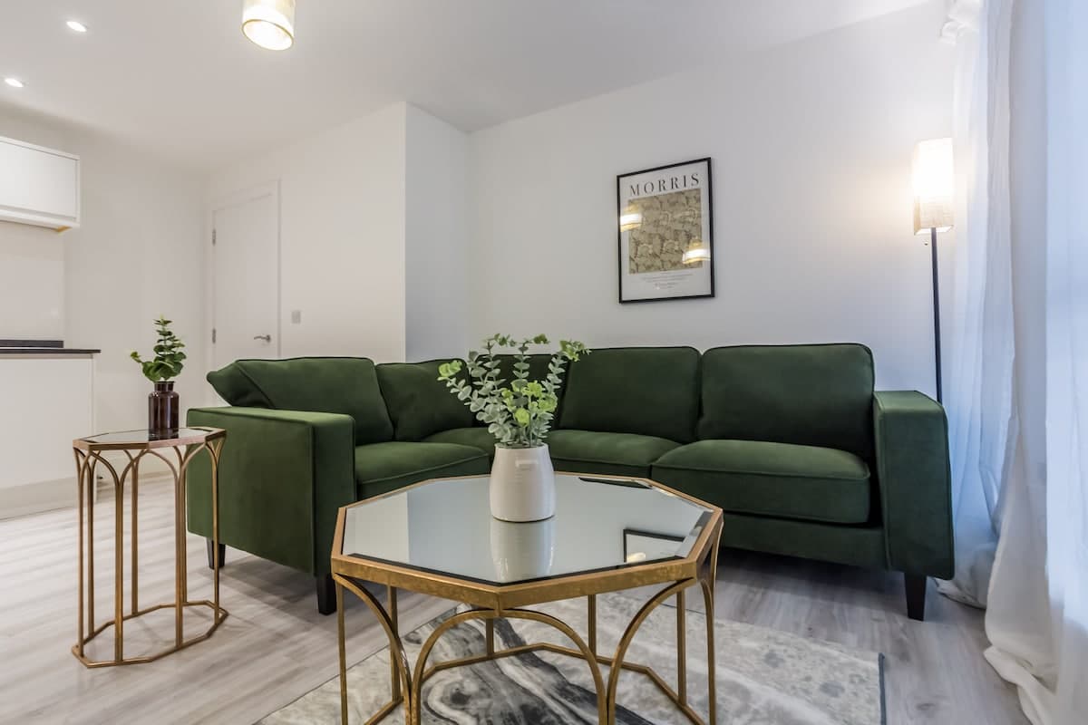 Modern 2 Bedroom Apartment | Parking | Washington
