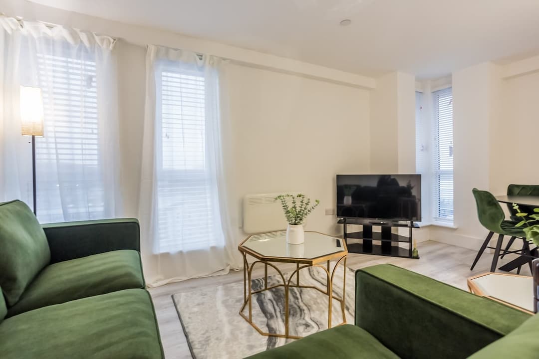 Modern 2 Bedroom Apartment | Parking | Washington - View 9