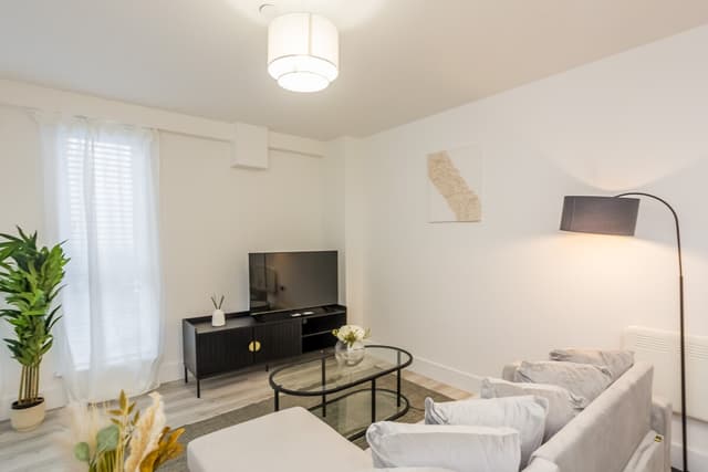 Modern 2 Bedroom Apartment | Parking | Washington - View 2
