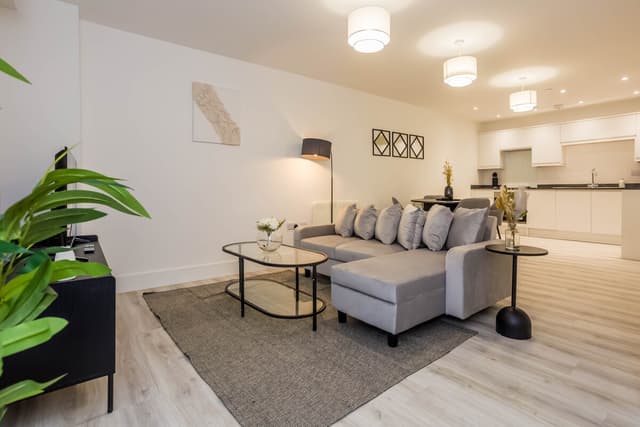 Modern 2 Bedroom Apartment | Parking | Washington - View 3