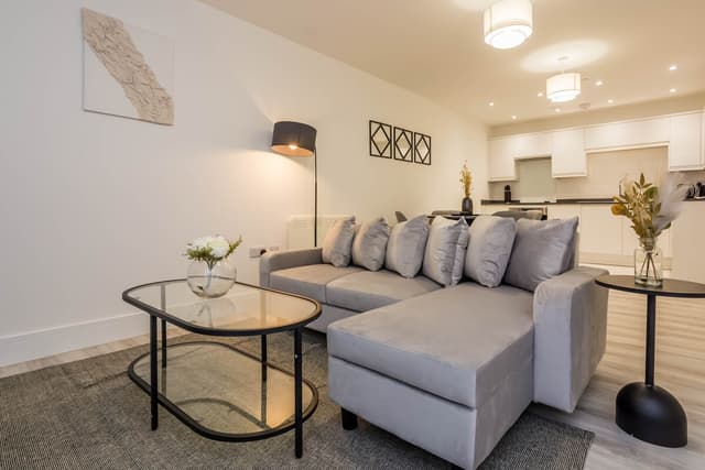 Modern 2 Bedroom Apartment | Parking | Washington - View 4