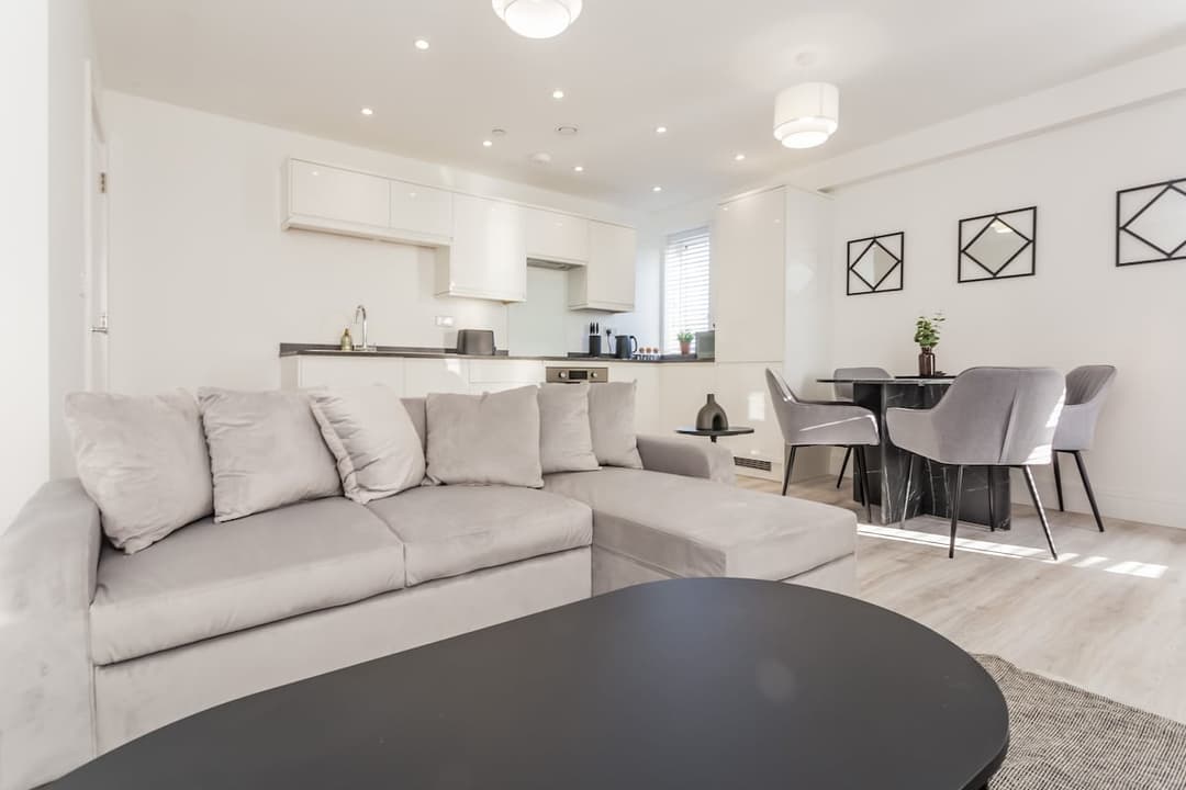 Modern 2 Bedroom Apartment | Parking | Washington - View 2