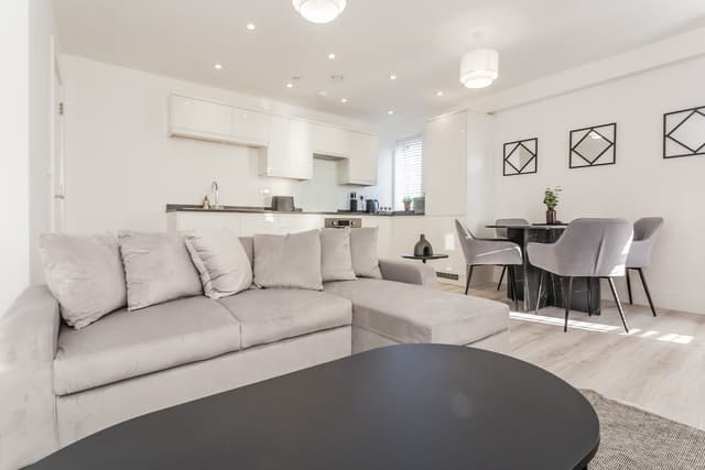 Modern 2 Bedroom Apartment | Parking | Washington - View 1