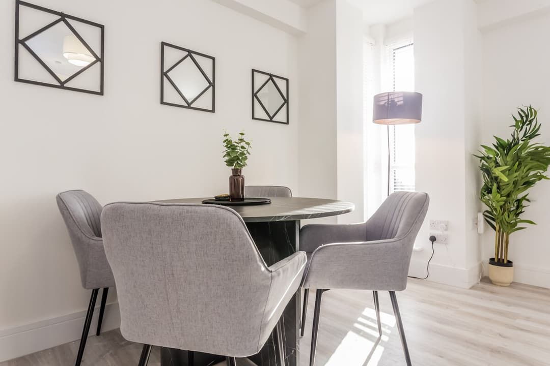 Modern 2 Bedroom Apartment | Parking | Washington - View 8