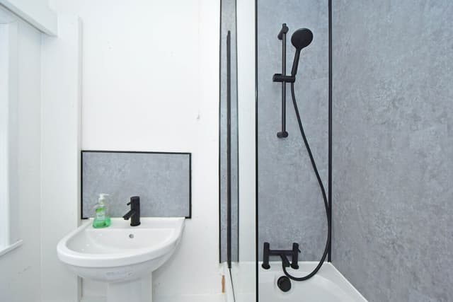 Entire 1 Bedroom Rental Unit In Cheshire East, United Kingdom - View 4