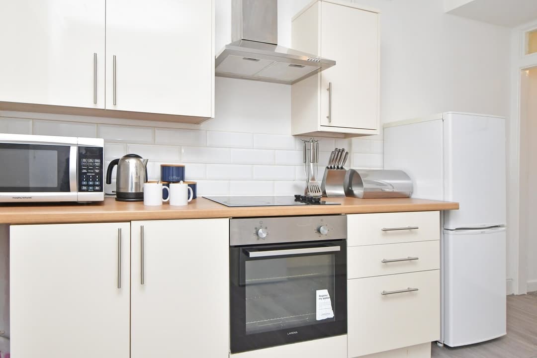 Entire 1 Bedroom Rental Unit In Cheshire East, United Kingdom - View 10