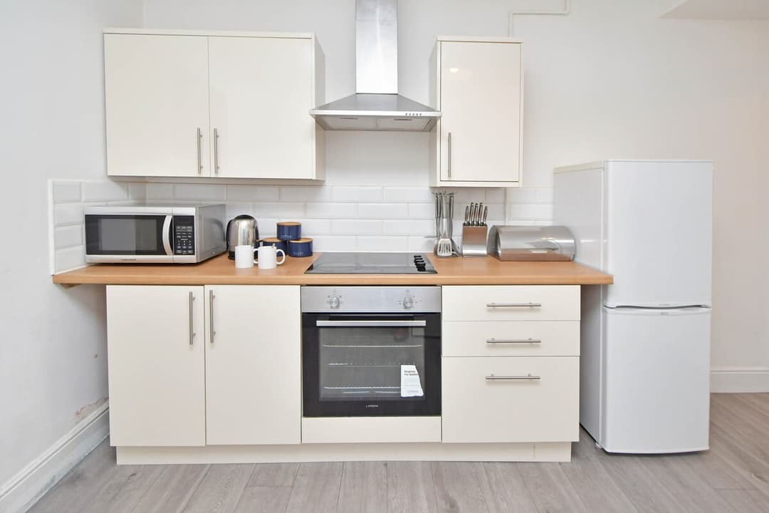Entire 1 Bedroom Rental Unit In Cheshire East, United Kingdom - View 11