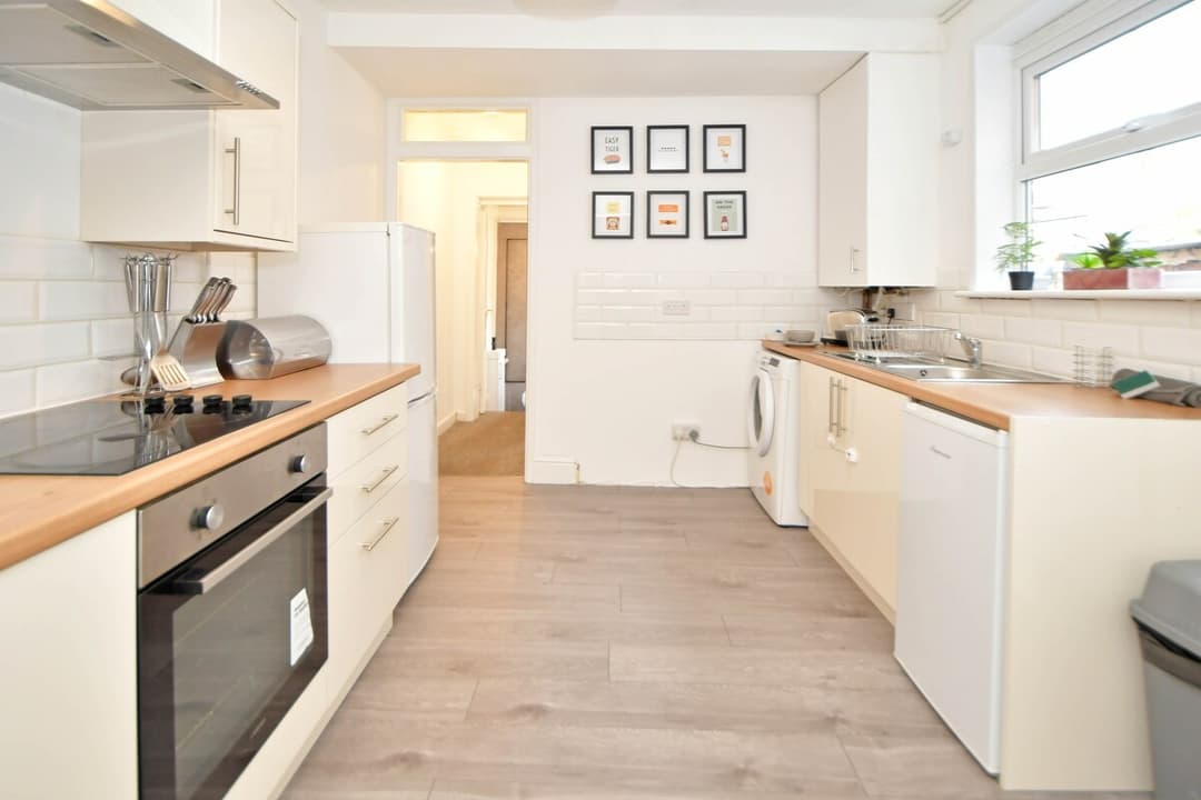 Entire 1 Bedroom Rental Unit In Cheshire East, United Kingdom - View 17