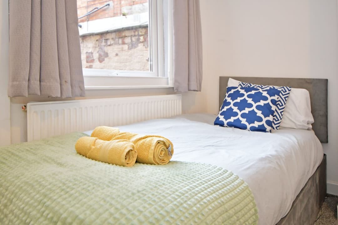 Entire 1 Bedroom Rental Unit In Cheshire East, United Kingdom - View 19