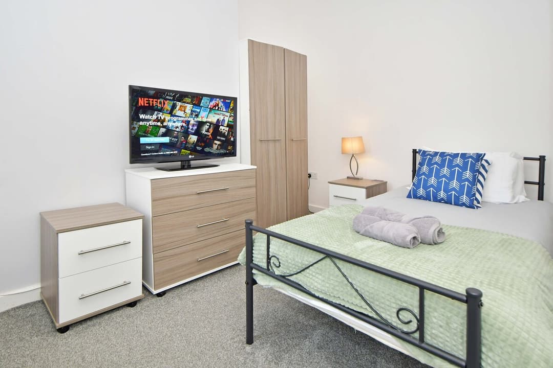Entire 1 Bedroom Rental Unit In Cheshire East, United Kingdom - View 21