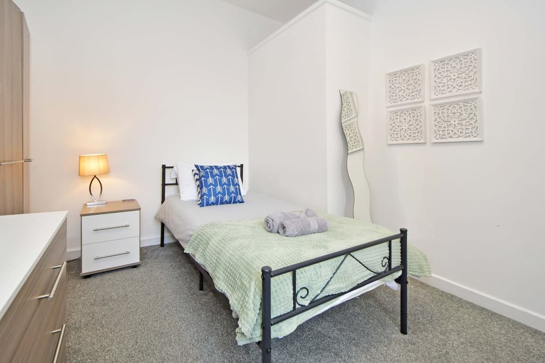 Entire 1 Bedroom Rental Unit In Cheshire East, United Kingdom - View 23