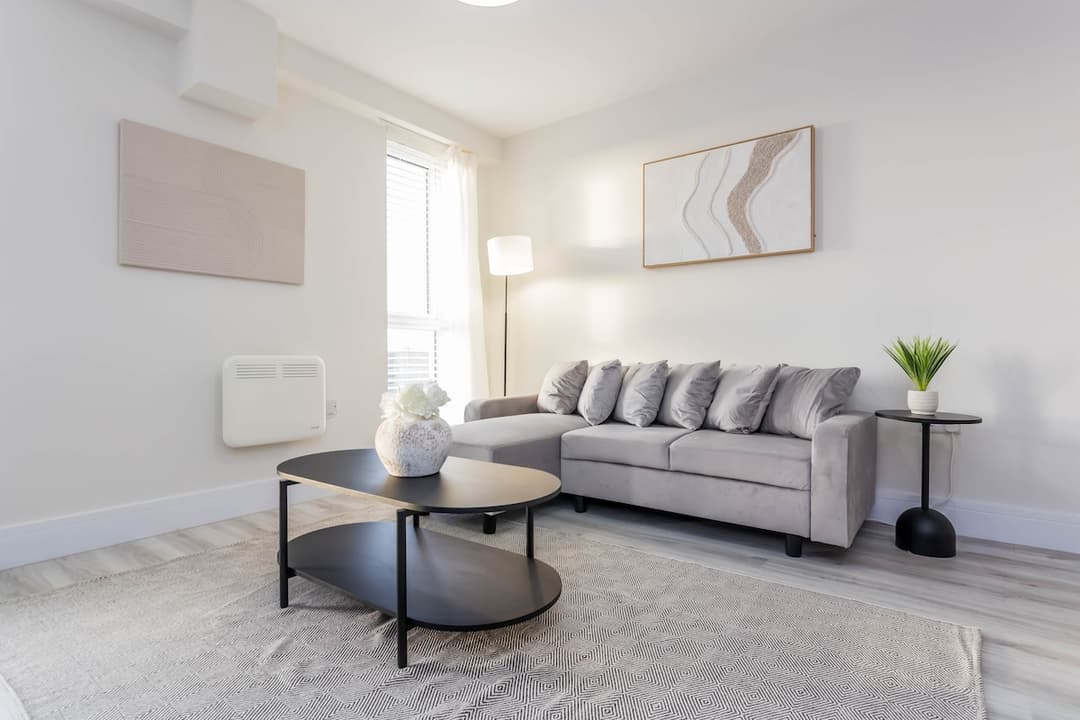 Modern 3 Bedroom Apartment | Parking | Washington - View 1