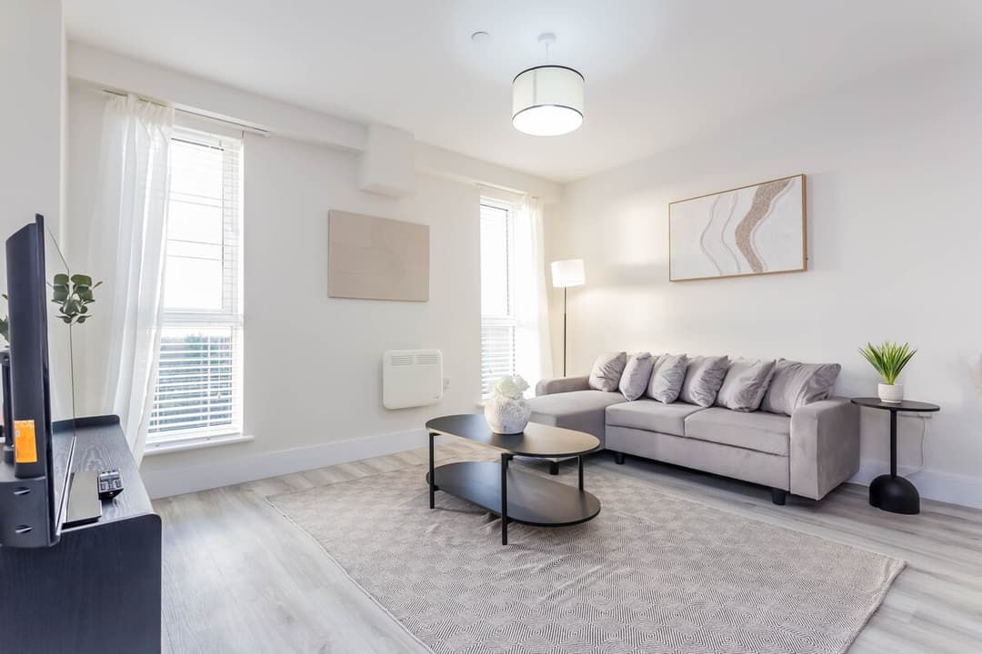 Modern 3 Bedroom Apartment | Parking | Washington - View 2