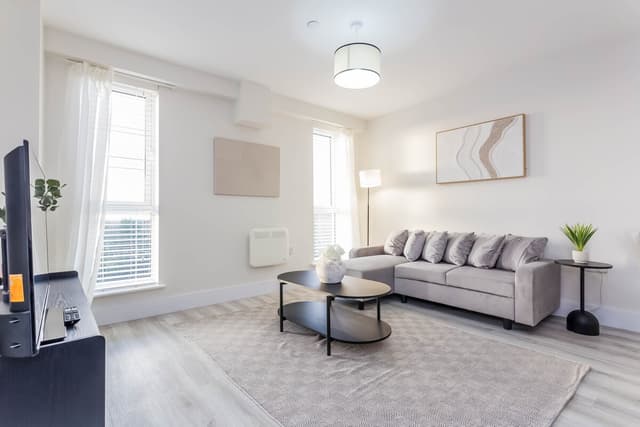 Modern 3 Bedroom Apartment | Parking | Washington - View 1