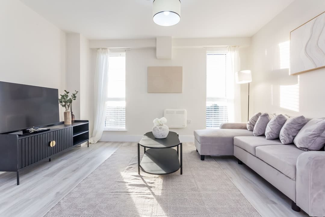 Modern 3 Bedroom Apartment | Parking | Washington - View 6