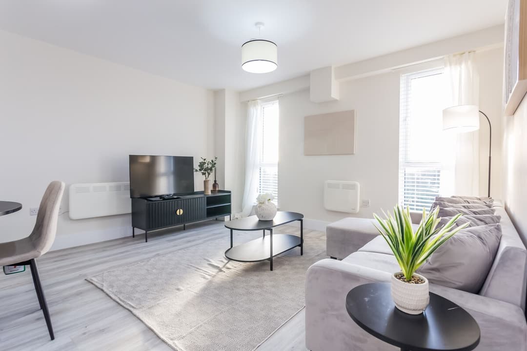 Modern 3 Bedroom Apartment | Parking | Washington - View 8